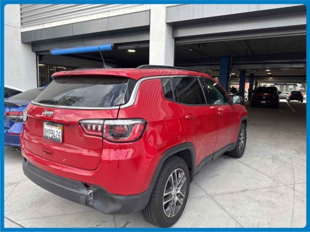 Used 2018 Jeep Compass Latitude FWD SUV
