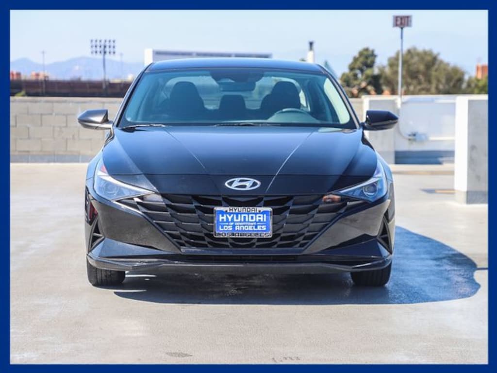 Used 2023 Hyundai Elantra SE Sedan