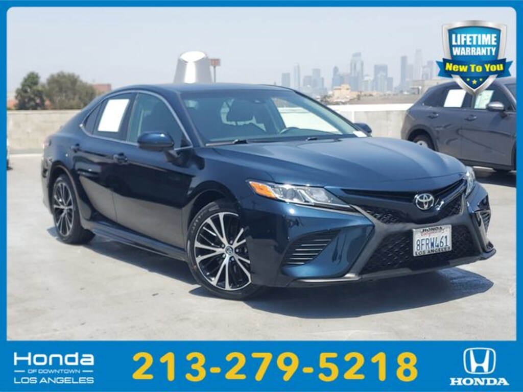 Used 2018 Toyota Camry SE Sedan