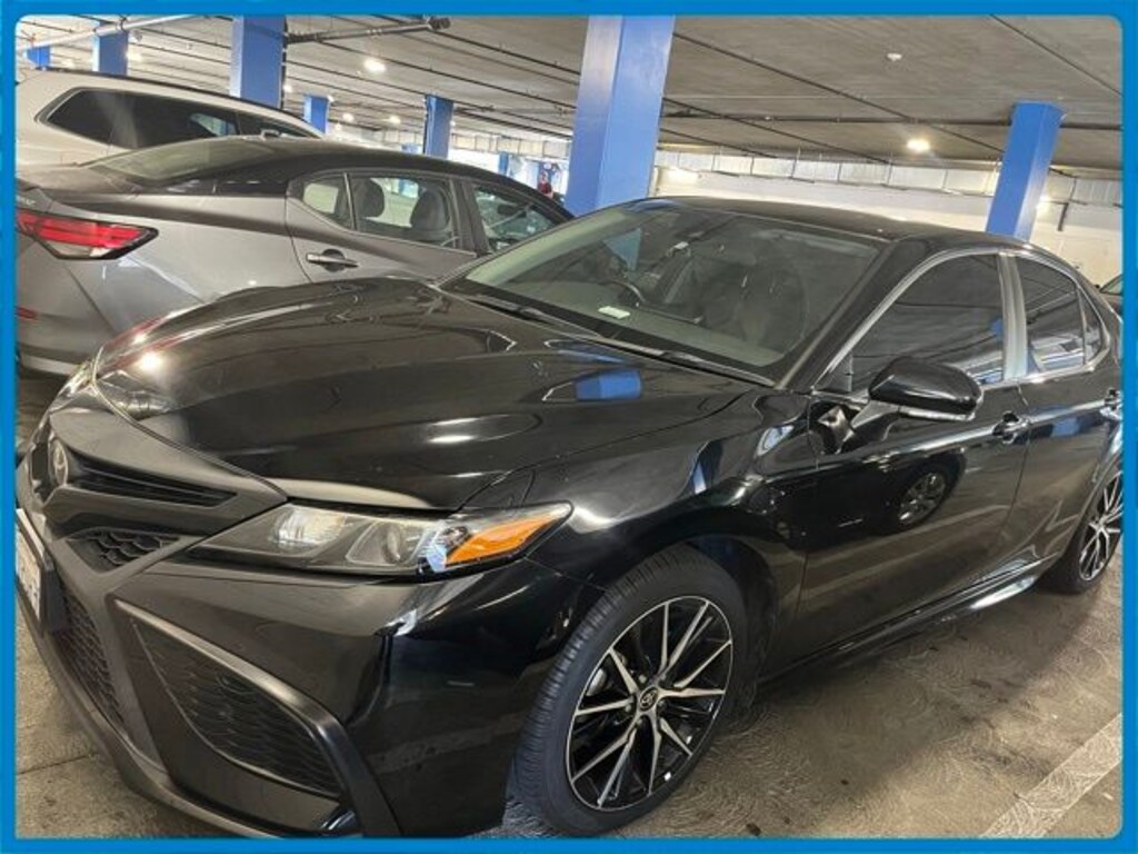 Used 2023 Toyota Camry SE Sedan