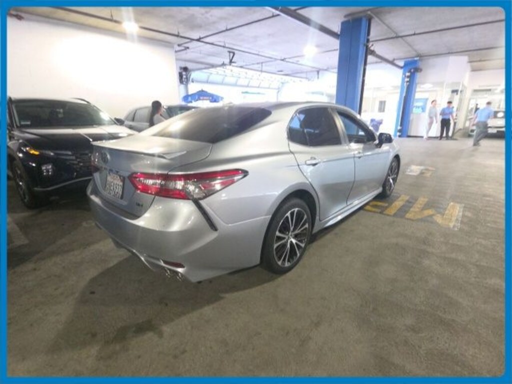 Used 2019 Toyota Camry SE Sedan