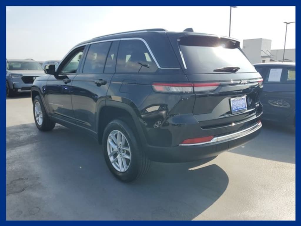 Used 2023 Jeep Grand Cherokee Laredo SUV