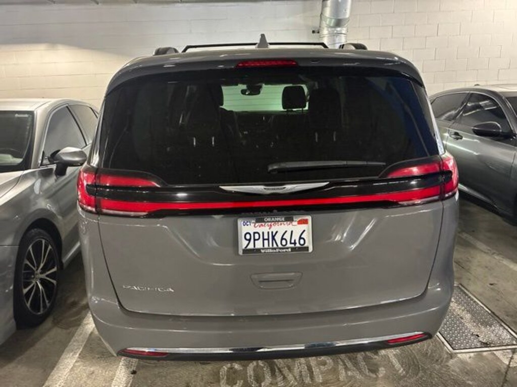Used 2022 Chrysler Pacifica Touring L Van Passenger Van