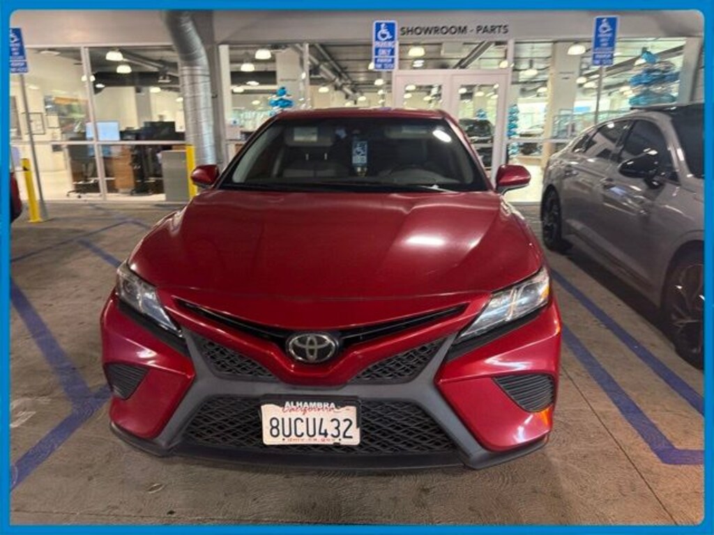 Used 2019 Toyota Camry SE Sedan