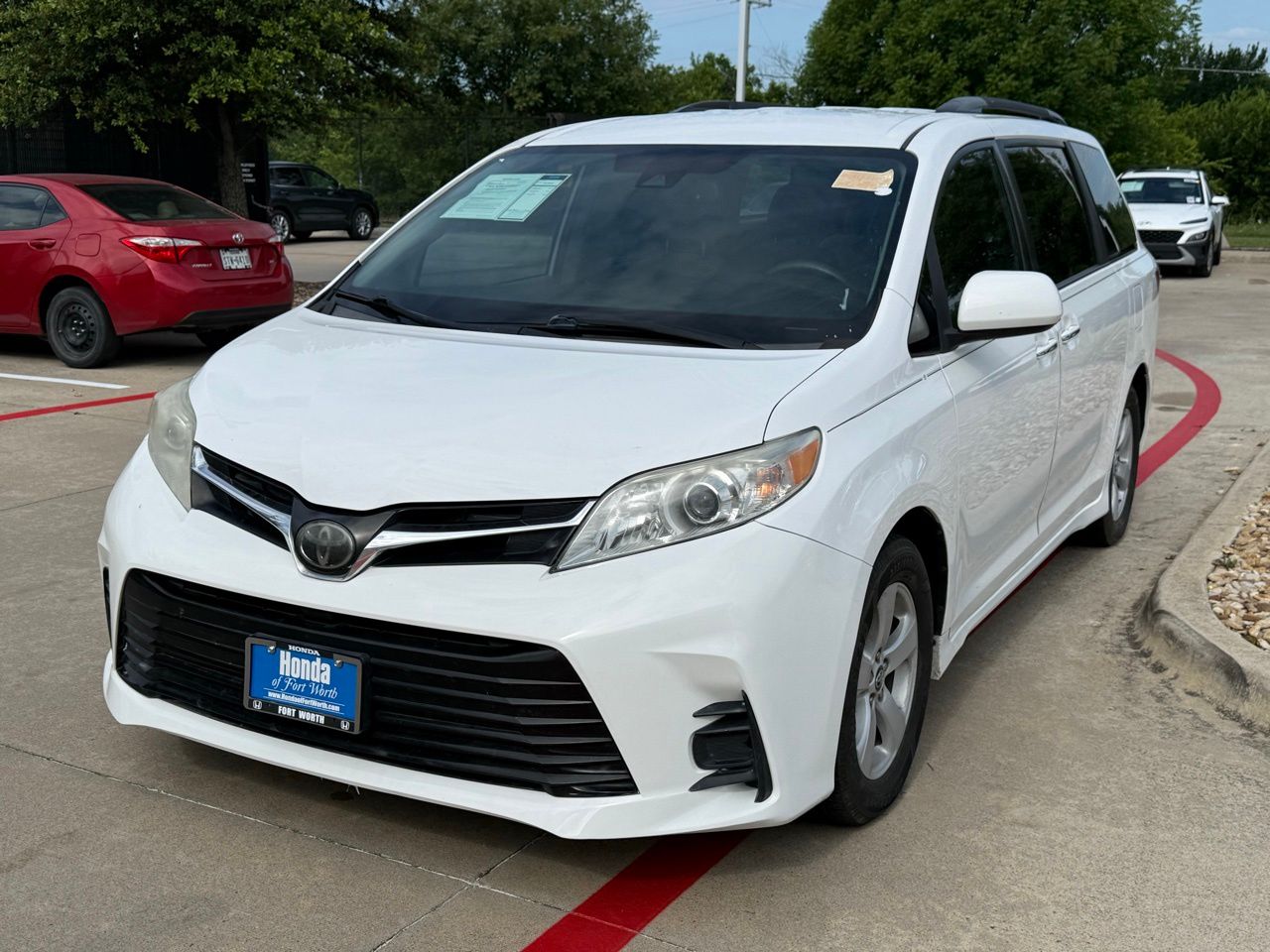 2019 Toyota Sienna LE V6 7-Passenger Access Seat's photo