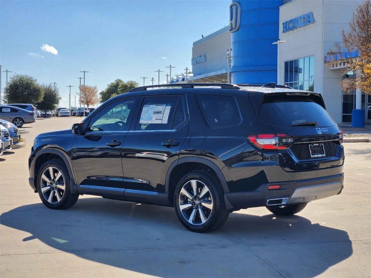 2025 Honda Pilot Touring photo 4