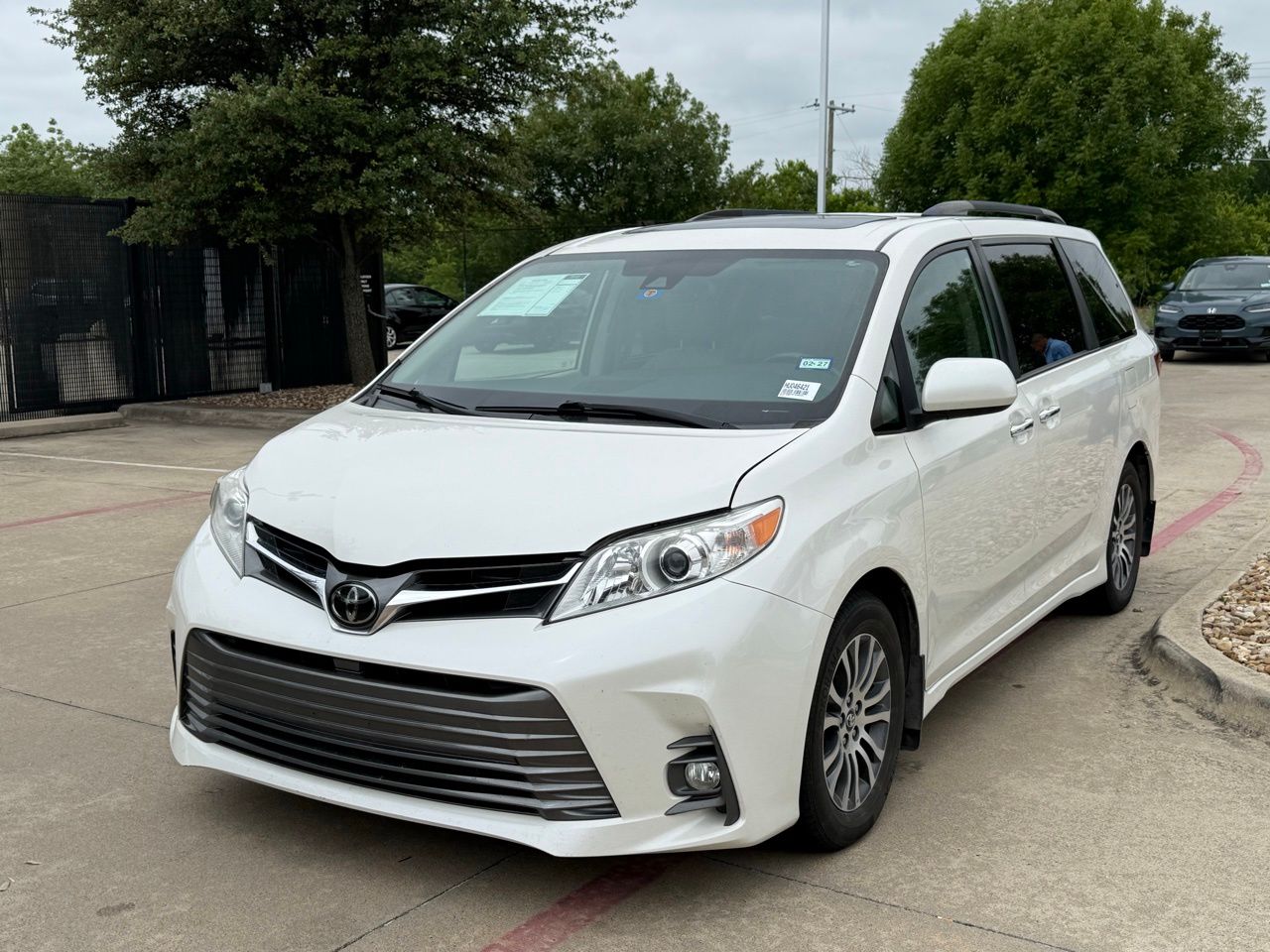 2020 Toyota Sienna XLE Premium V6 8-Passenger FWD's photo