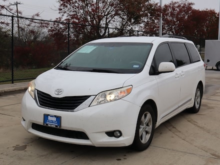 2012 Toyota Sienna LE Van