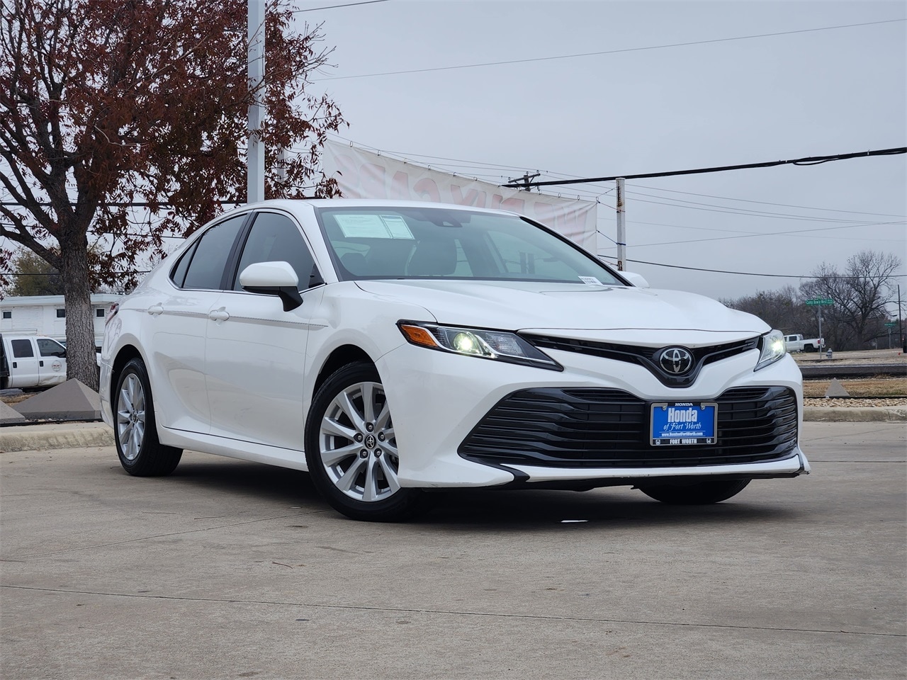 2020 Toyota Camry LE's photo