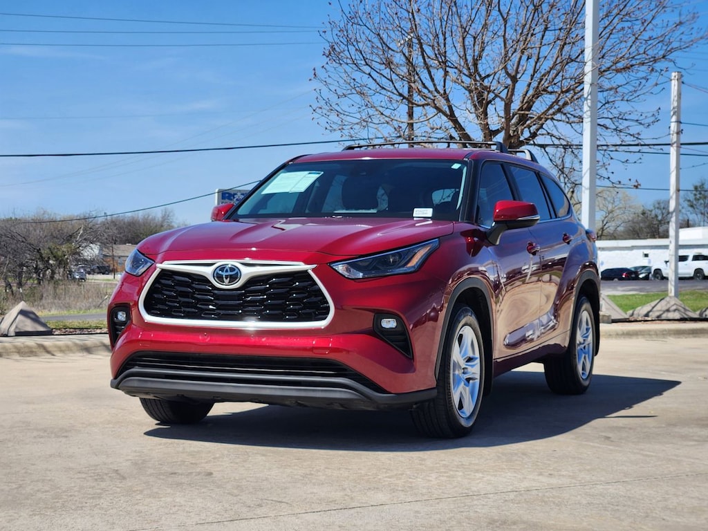 Used 2024 Toyota Highlander LE SUV