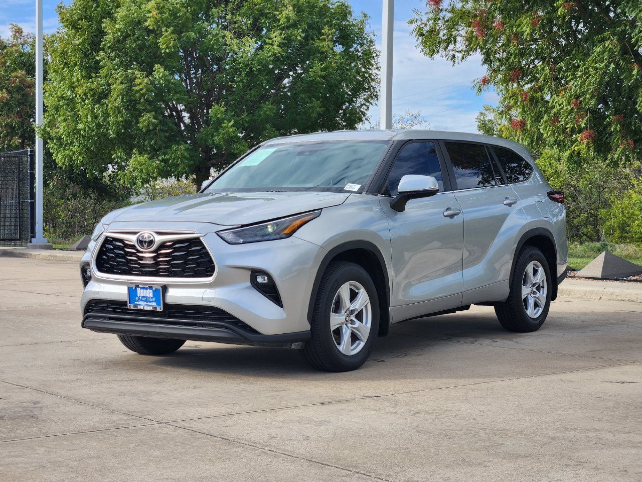 Used 2024 Toyota Highlander LE SUV