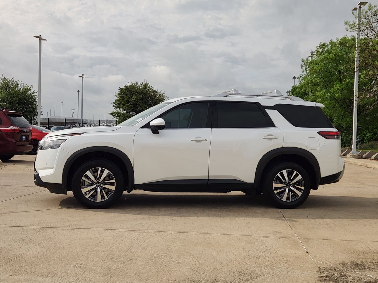 View vehicle photo 4