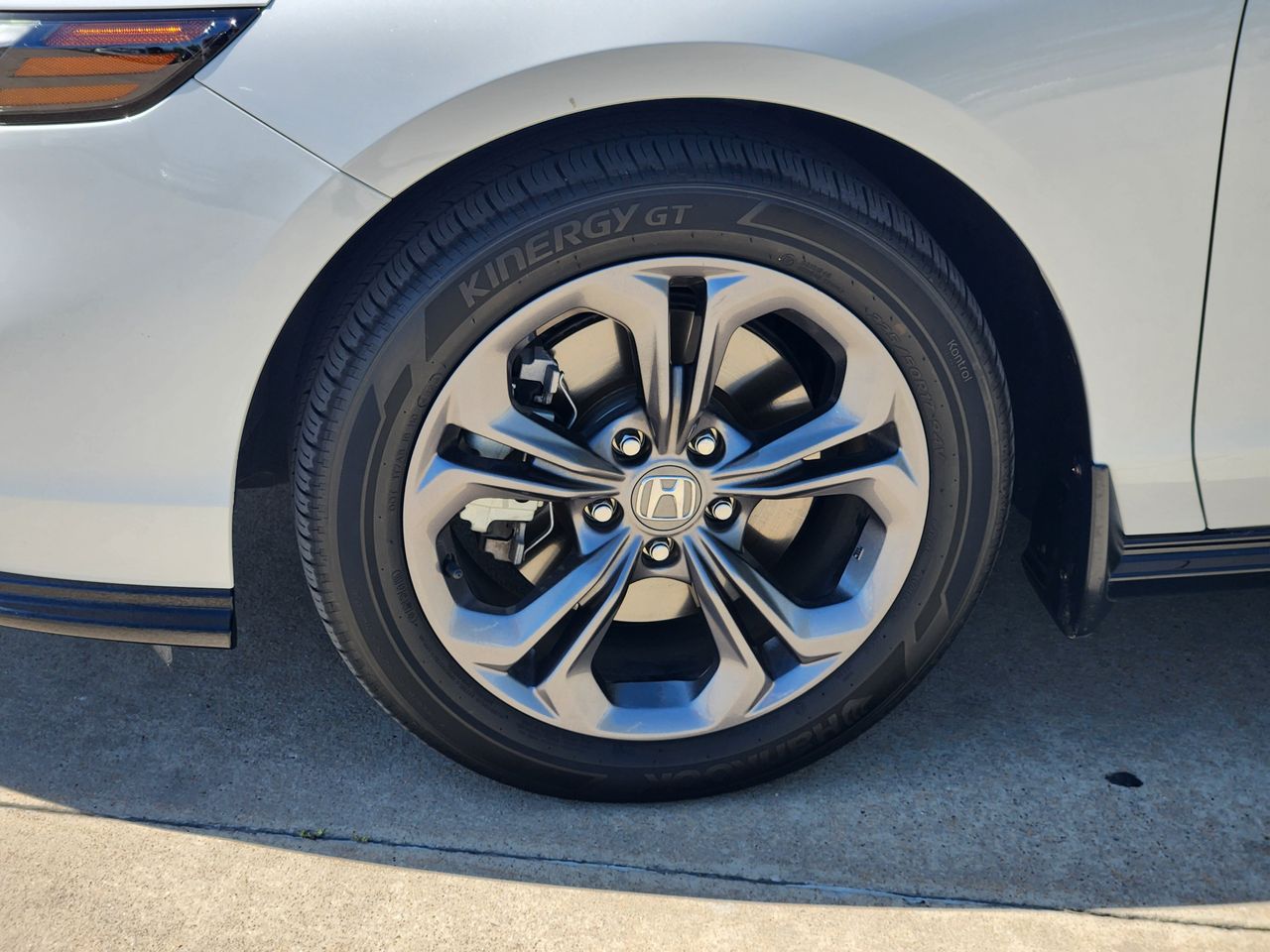 2024 Honda Accord Hybrid EX-L - Photo 11