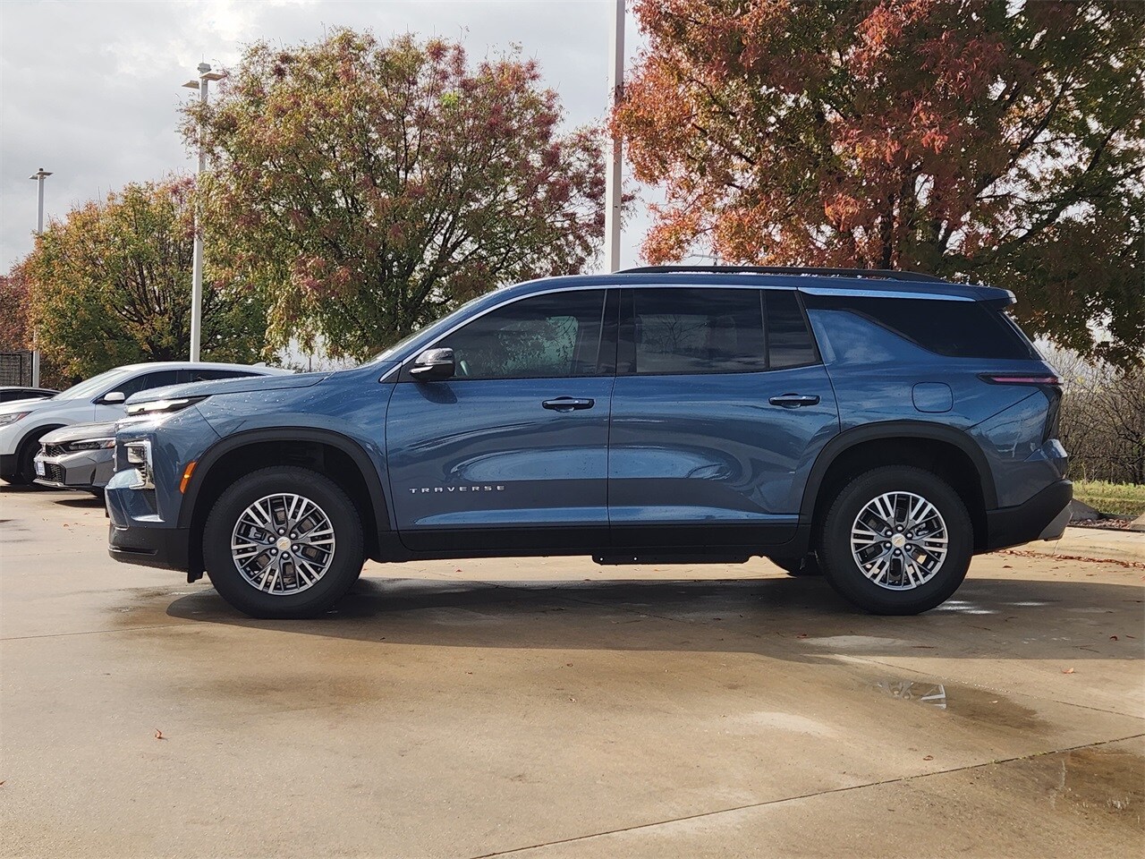 2025 Chevrolet Traverse photo 4