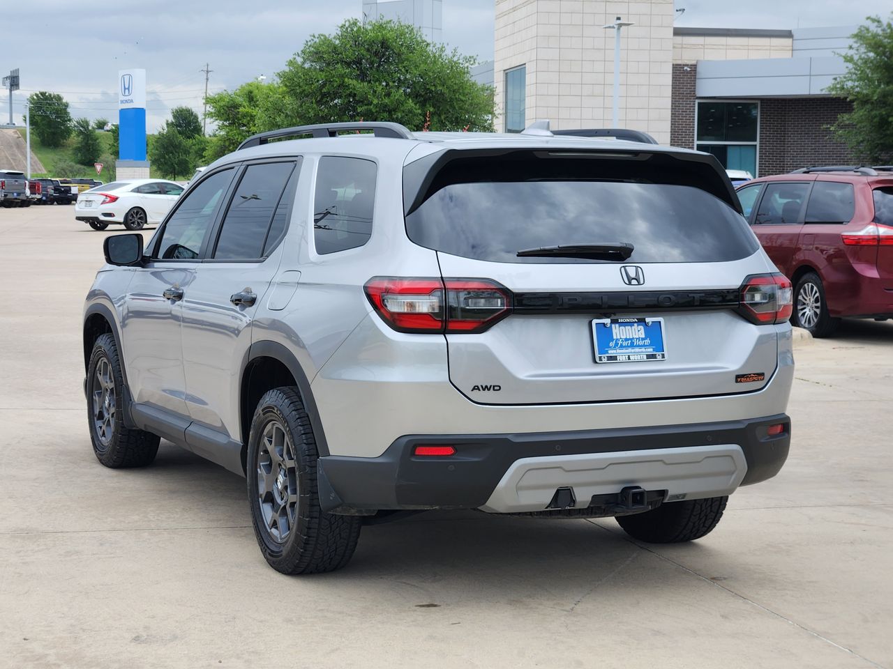 View vehicle photo 7