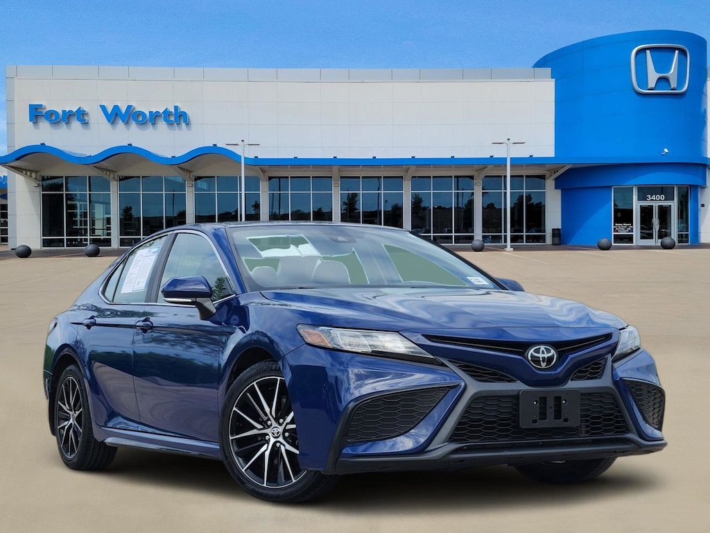 Used 2023 Toyota Camry SE Sedan