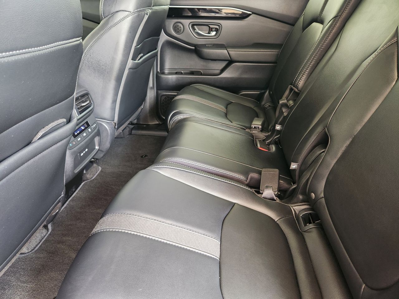 2025 Honda Pilot EX-L - Photo 28