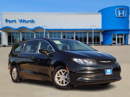 2023 Chrysler Voyager LX Van Passenger Van