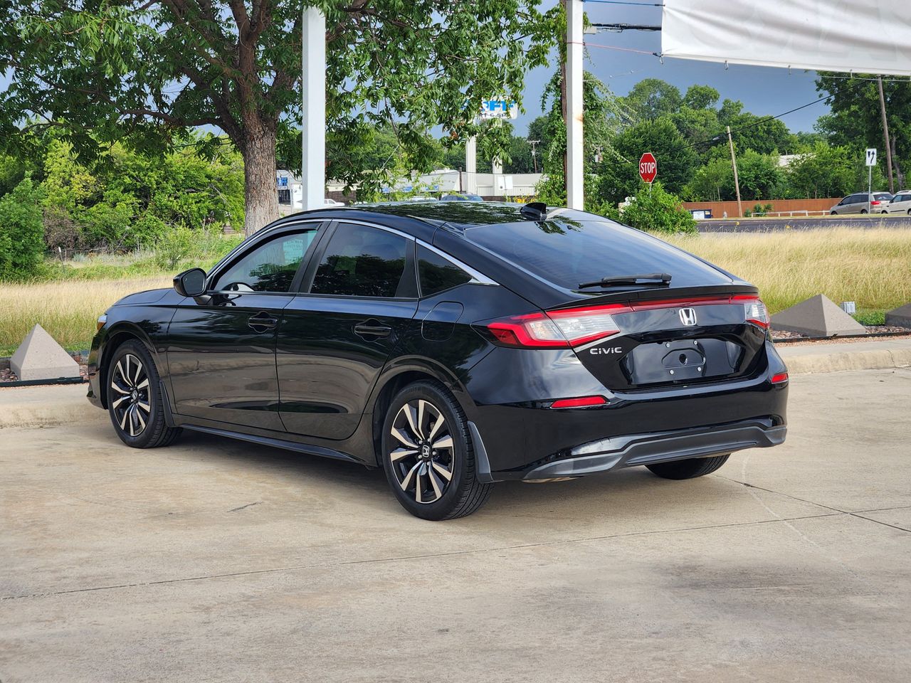 2022 Honda Civic Hatchback EX-L - Photo 7