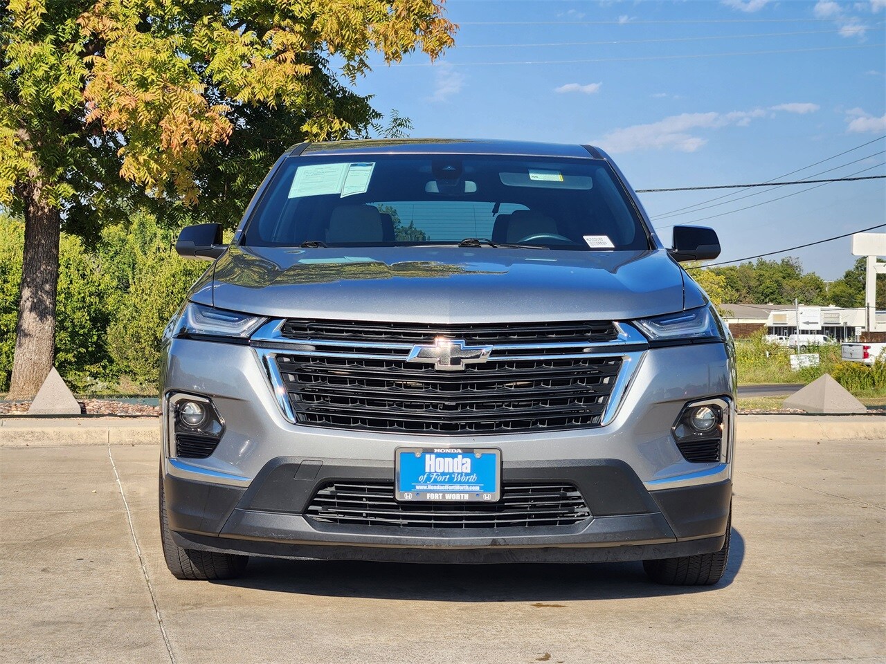 2023 Chevrolet Traverse LS photo 2