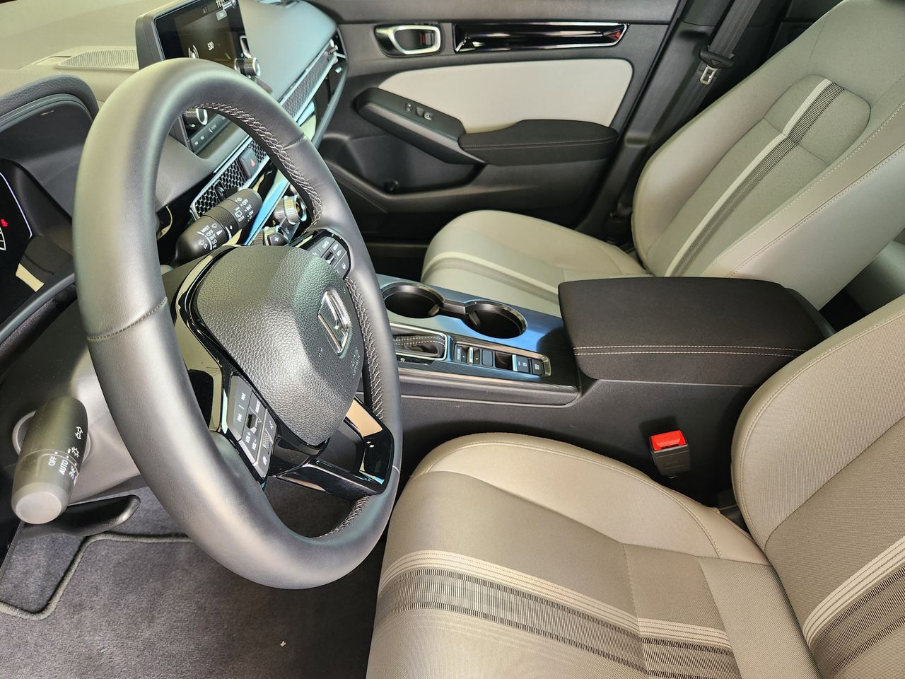 2025 Honda Civic Hatchback Sport - Photo 12