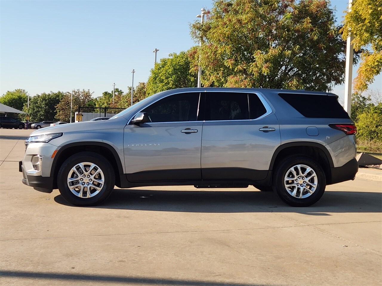 2023 Chevrolet Traverse LS photo 4
