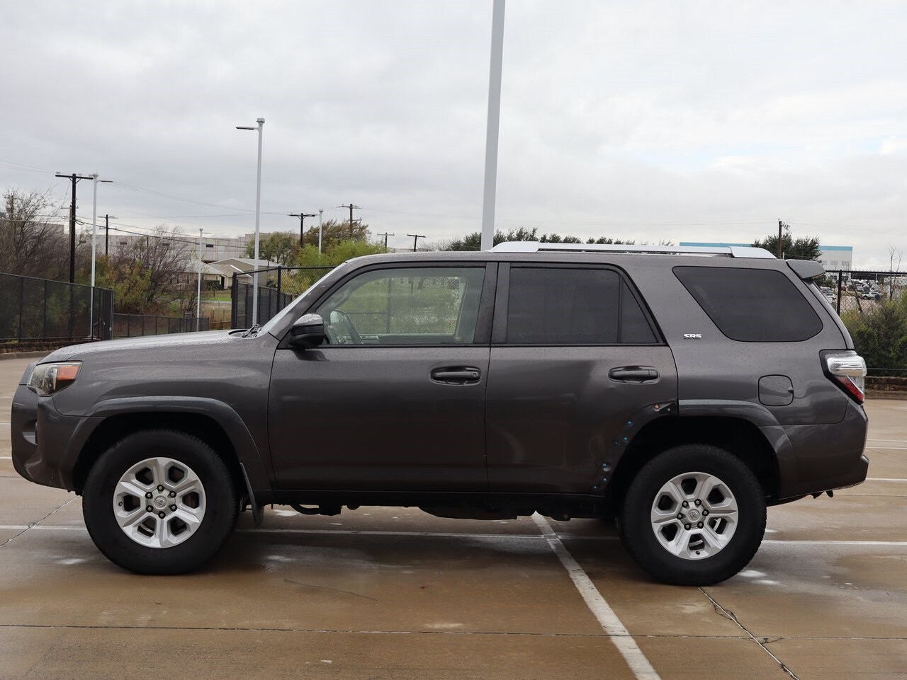 2016 Toyota 4Runner SR5 photo 2