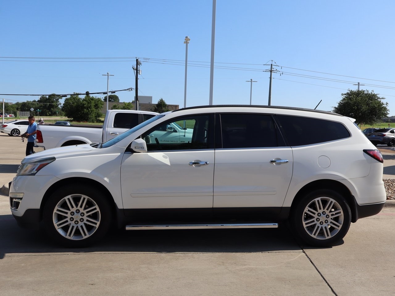 Used 2014 Chevrolet Traverse 1LT with VIN 1GNKRGKD1EJ225396 for sale in Fort Worth, TX