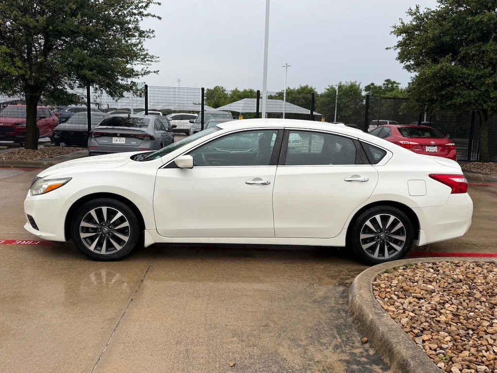 Used 2016 Nissan Altima 2.5 SV Sedan