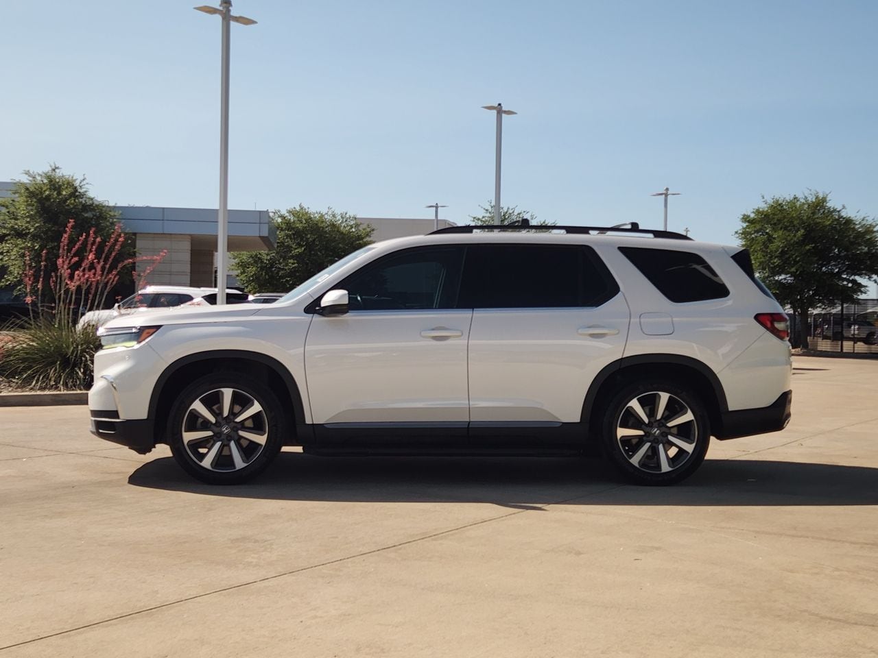 2023 Honda Pilot Touring - Photo 4