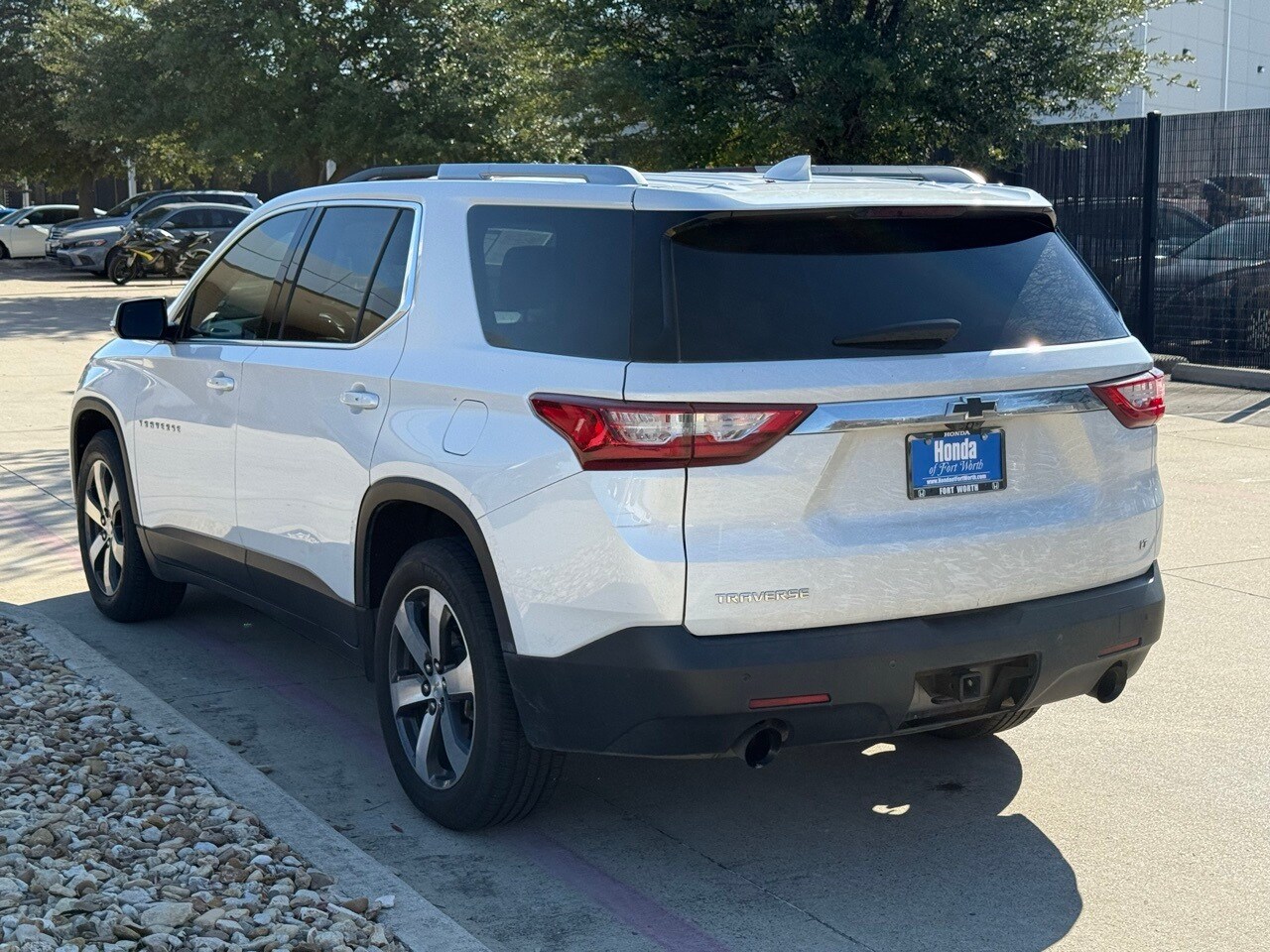2018 Chevrolet Traverse 3LT photo 2