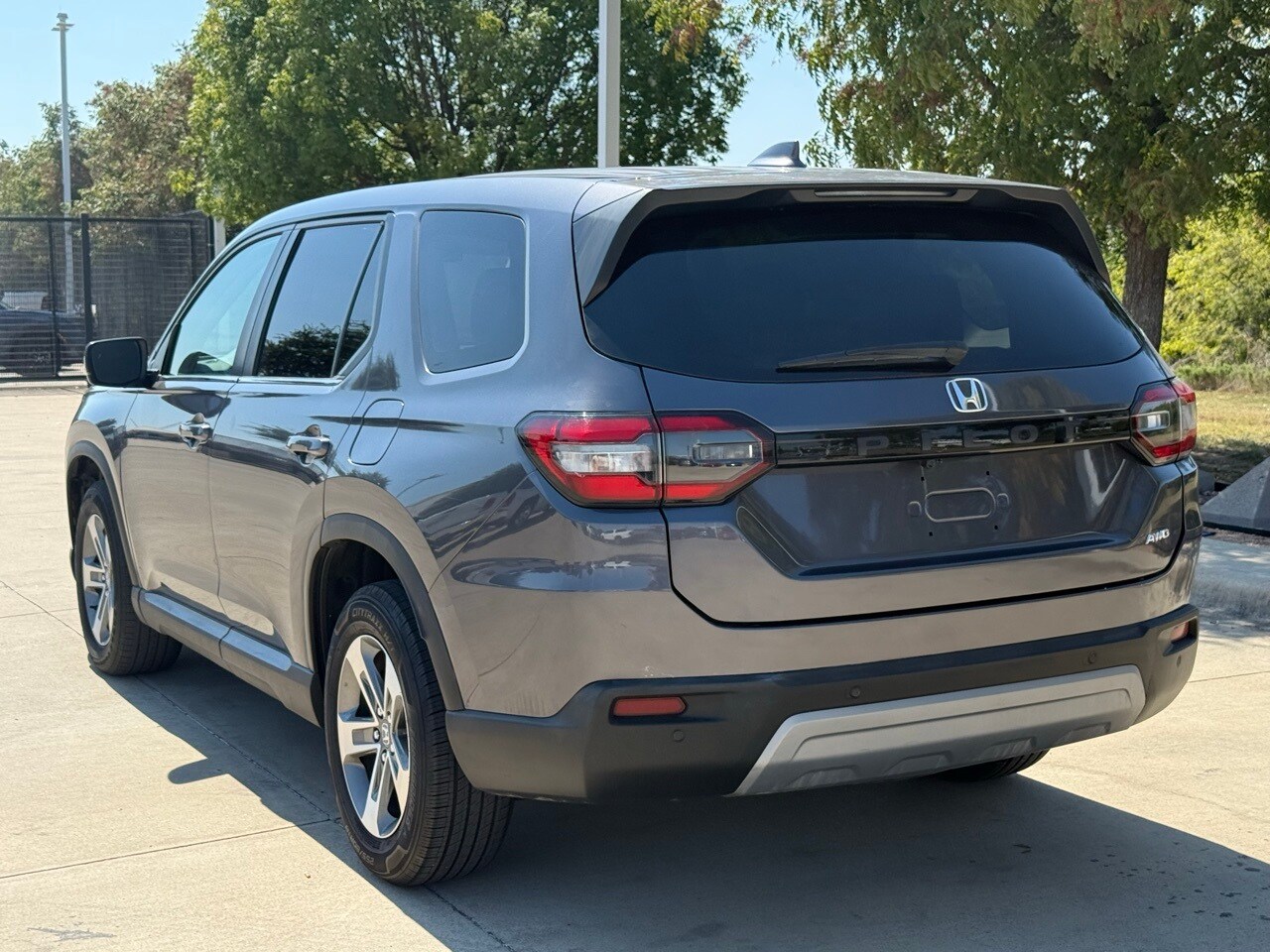 2024 Honda Pilot EX-L photo 2