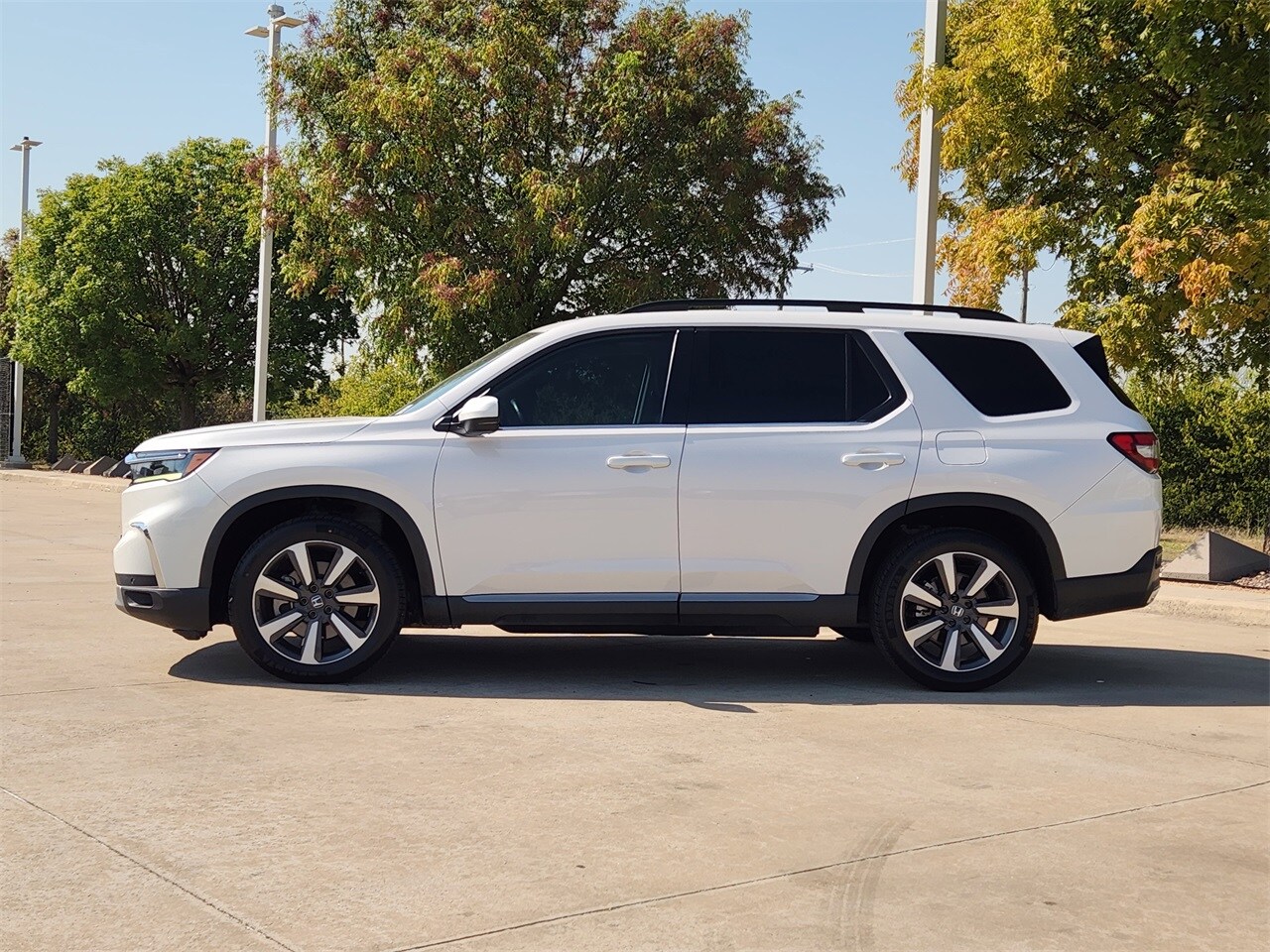 2023 Honda Pilot Touring photo 3