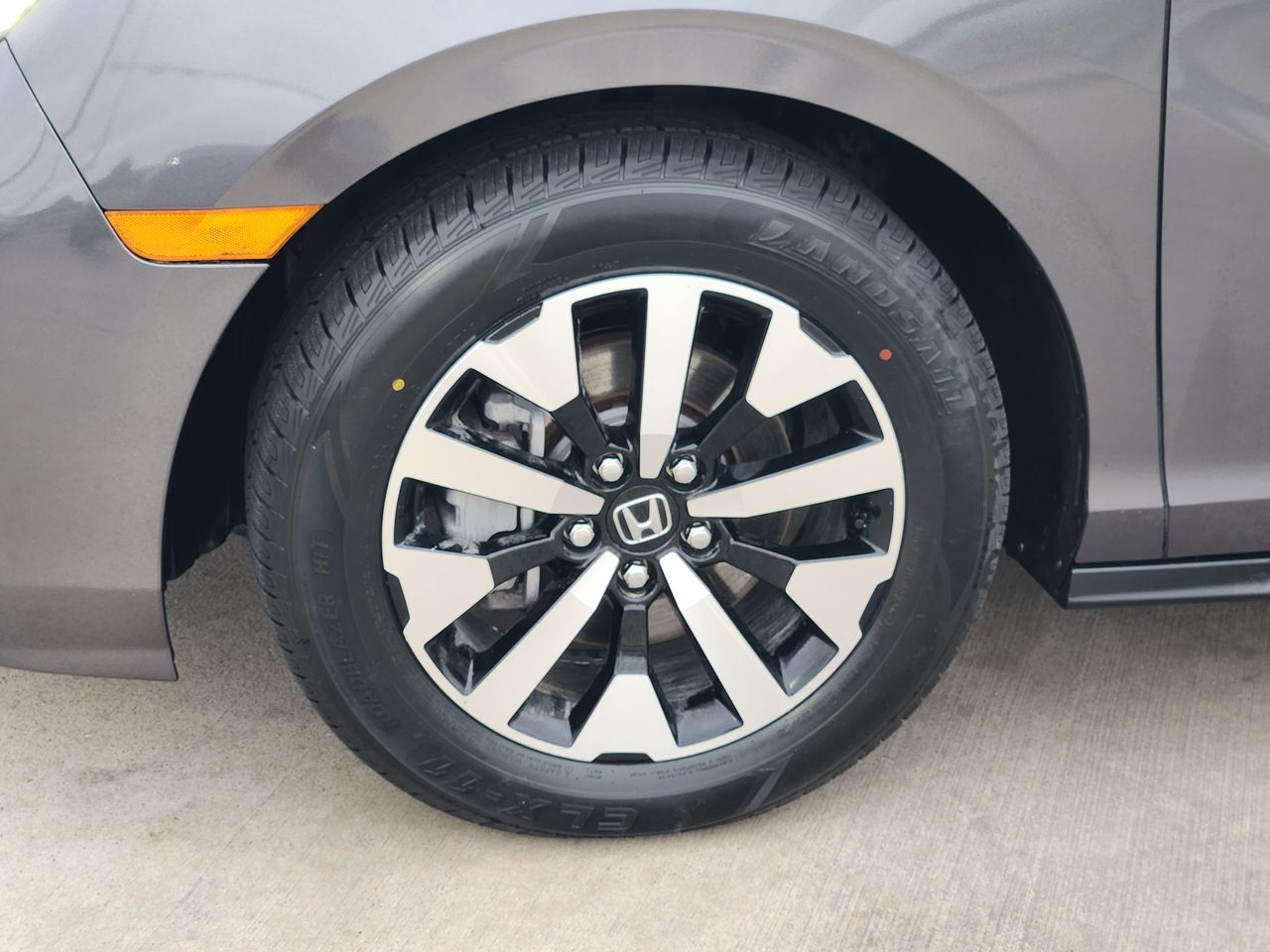 2025 Honda Odyssey EX-L - Photo 11