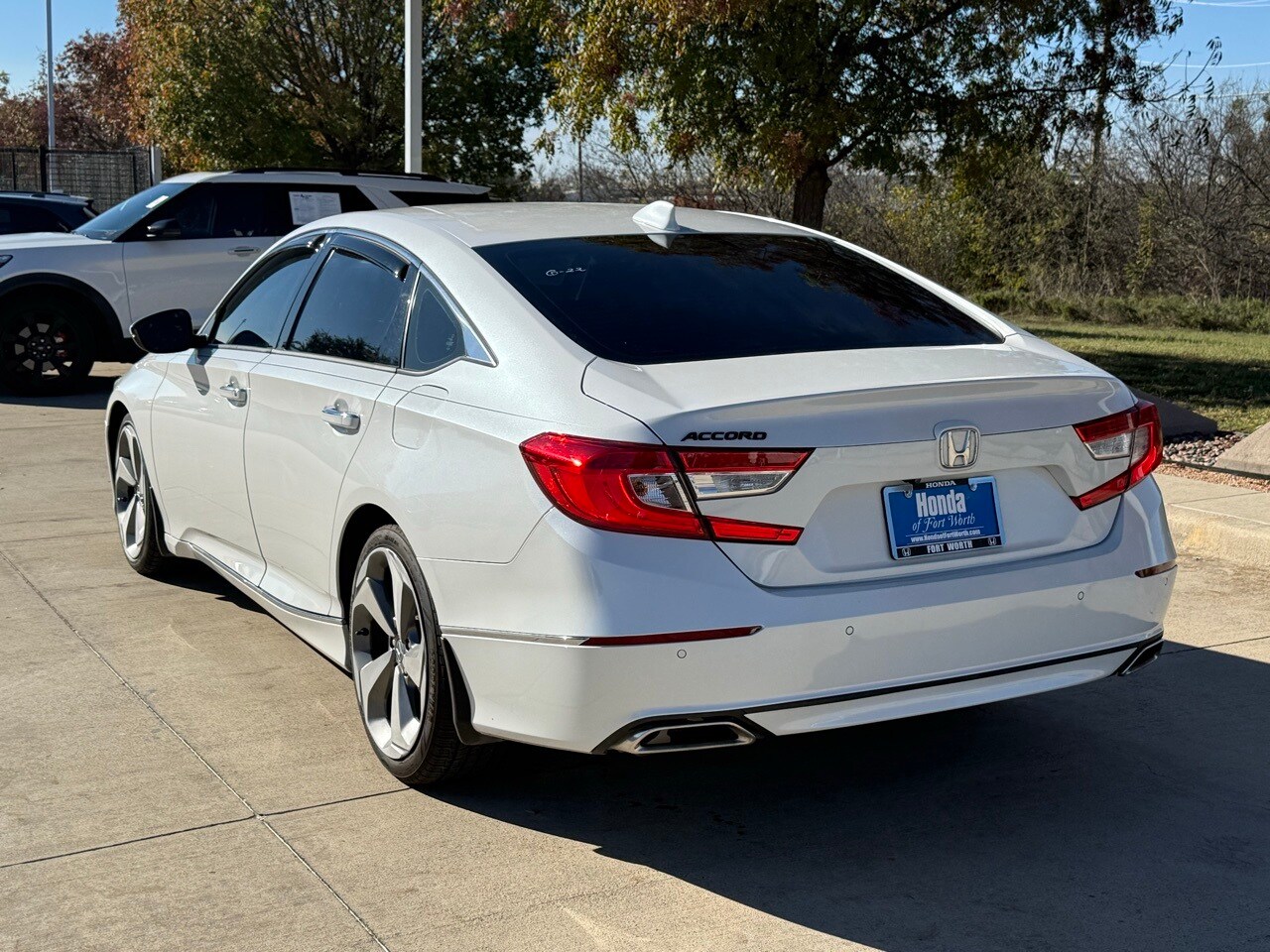 2018 Honda Accord Touring 2.0T photo 3