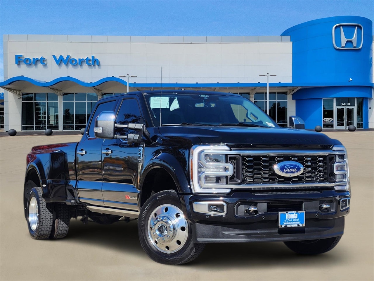 2024 Ford F-450 Super Duty Limited's photo