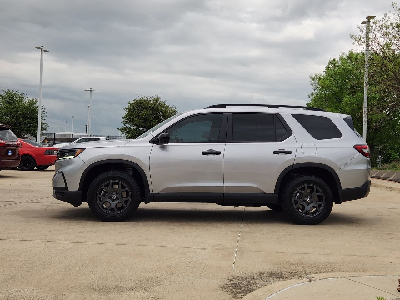 View vehicle photo 4