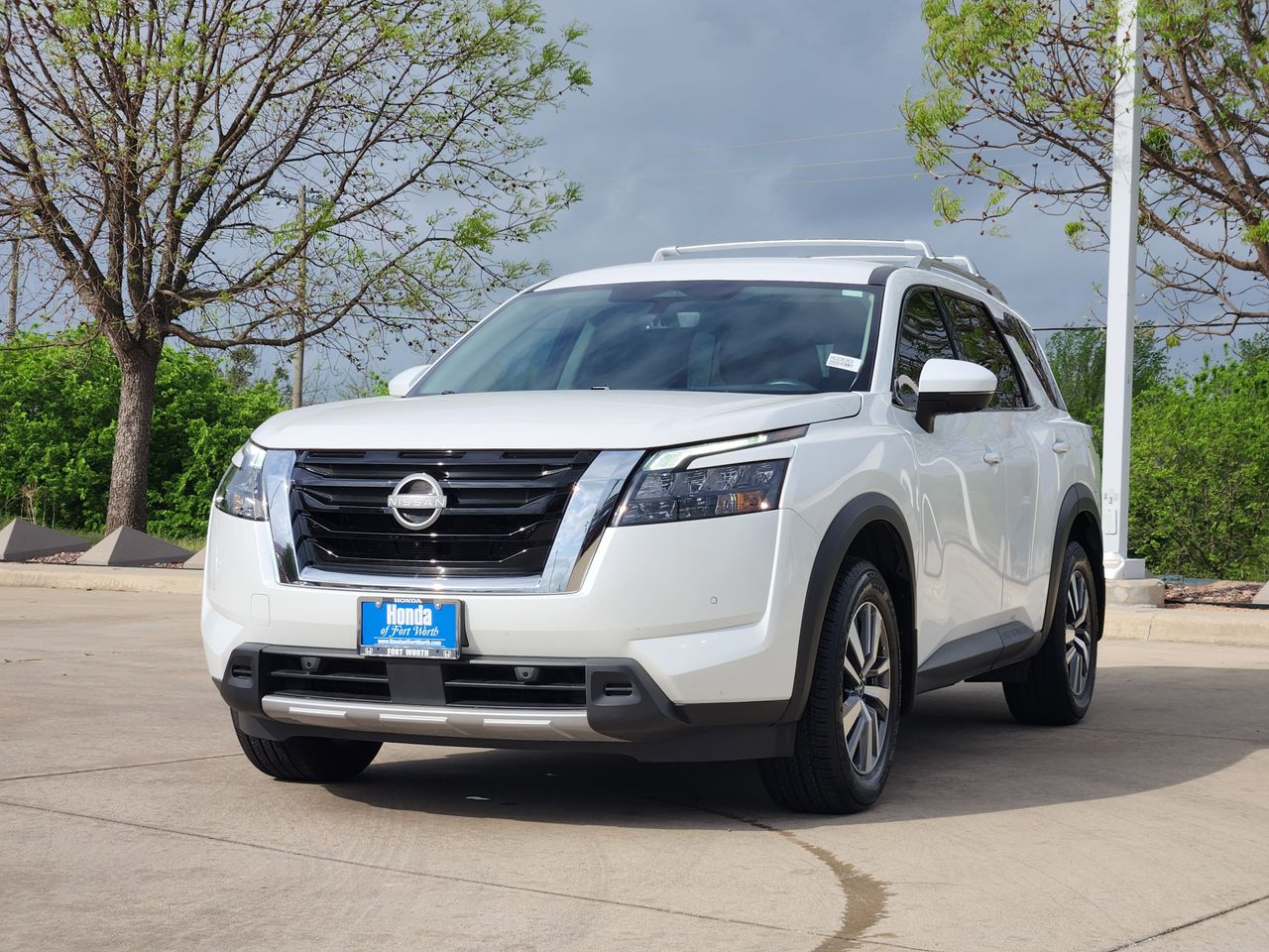 View vehicle photo 3