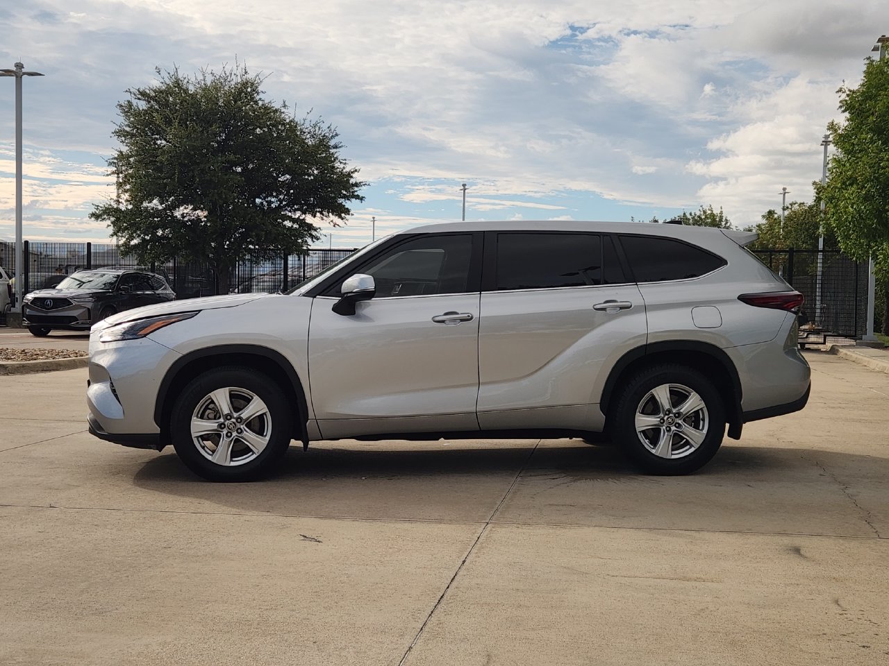 Used 2024 Toyota Highlander LE SUV