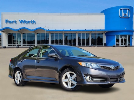 2014 Toyota Camry SE Sedan