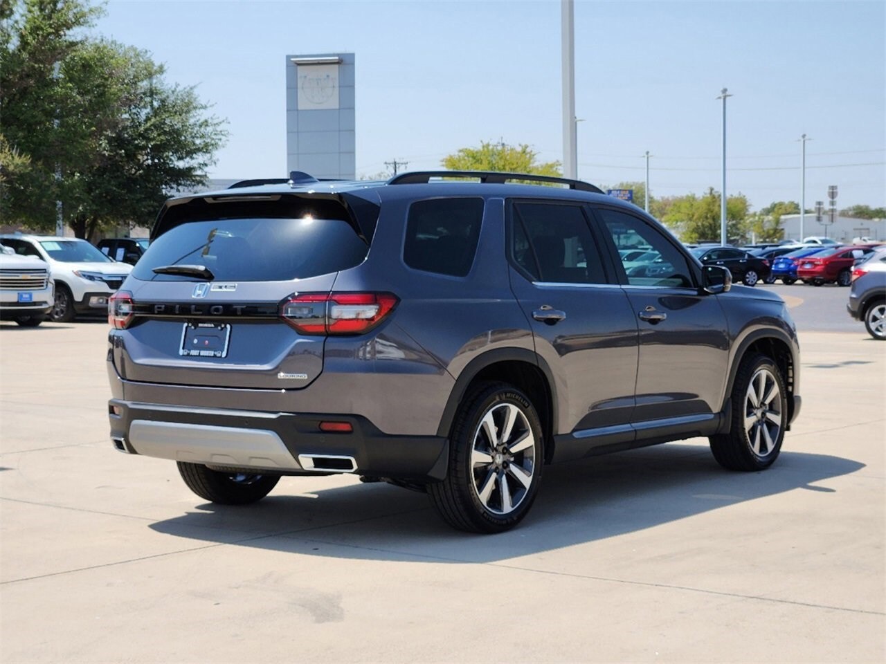2025 Honda Pilot Touring photo 3