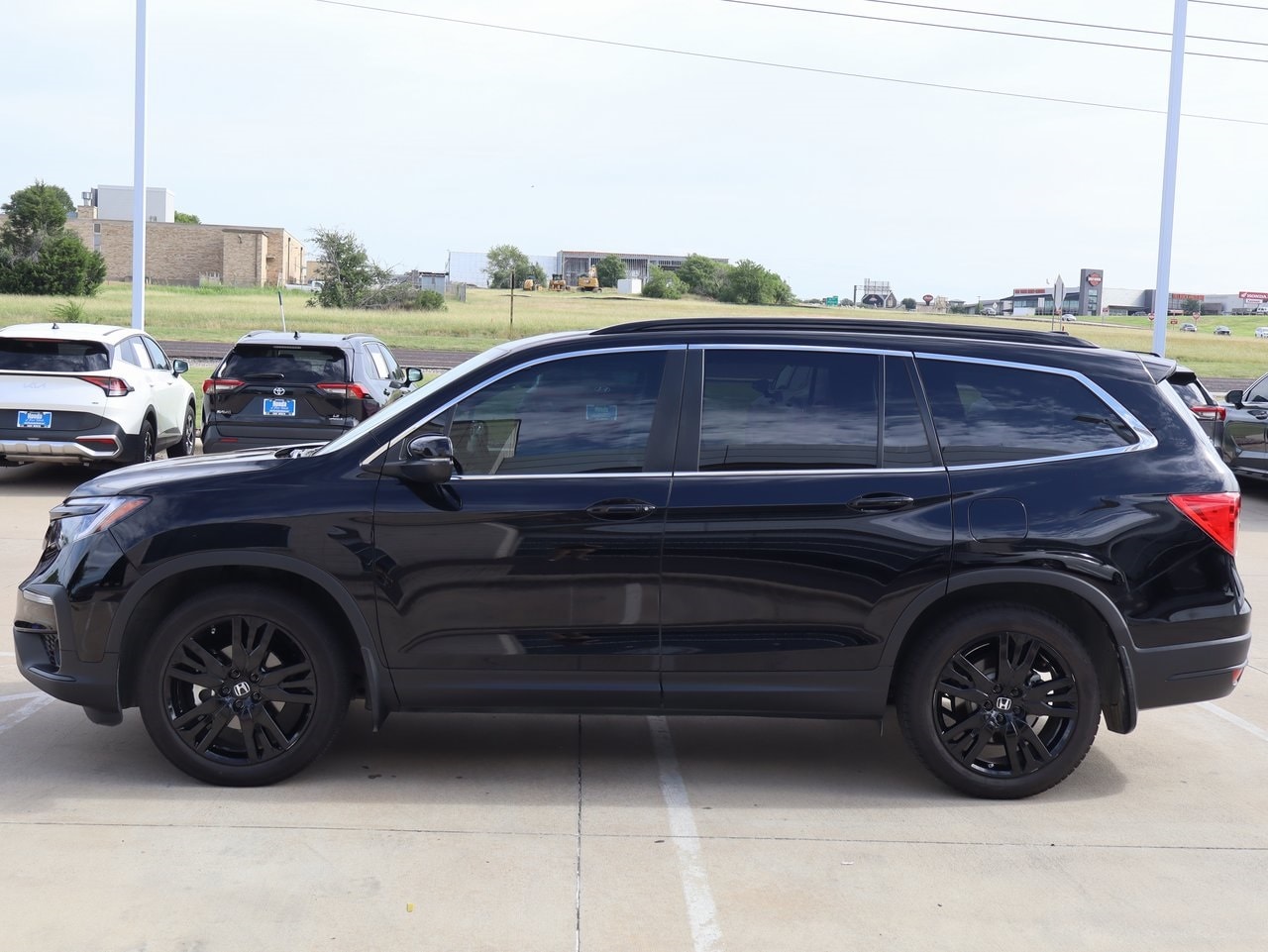 Certified 2022 Honda Pilot SE with VIN 5FNYF5H2XNB031219 for sale in Fort Worth, TX