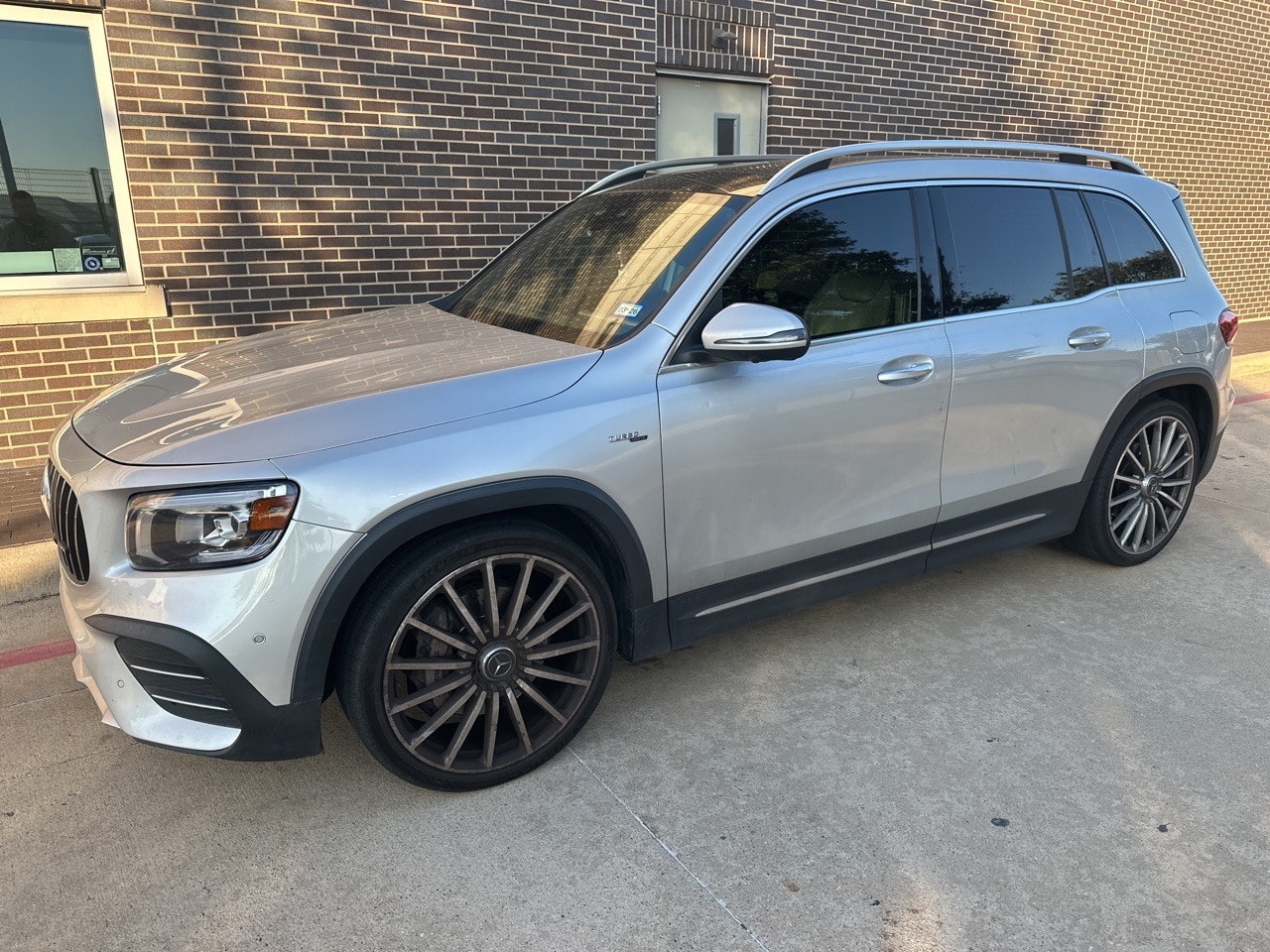 2023 Mercedes-Benz GLB Base's photo