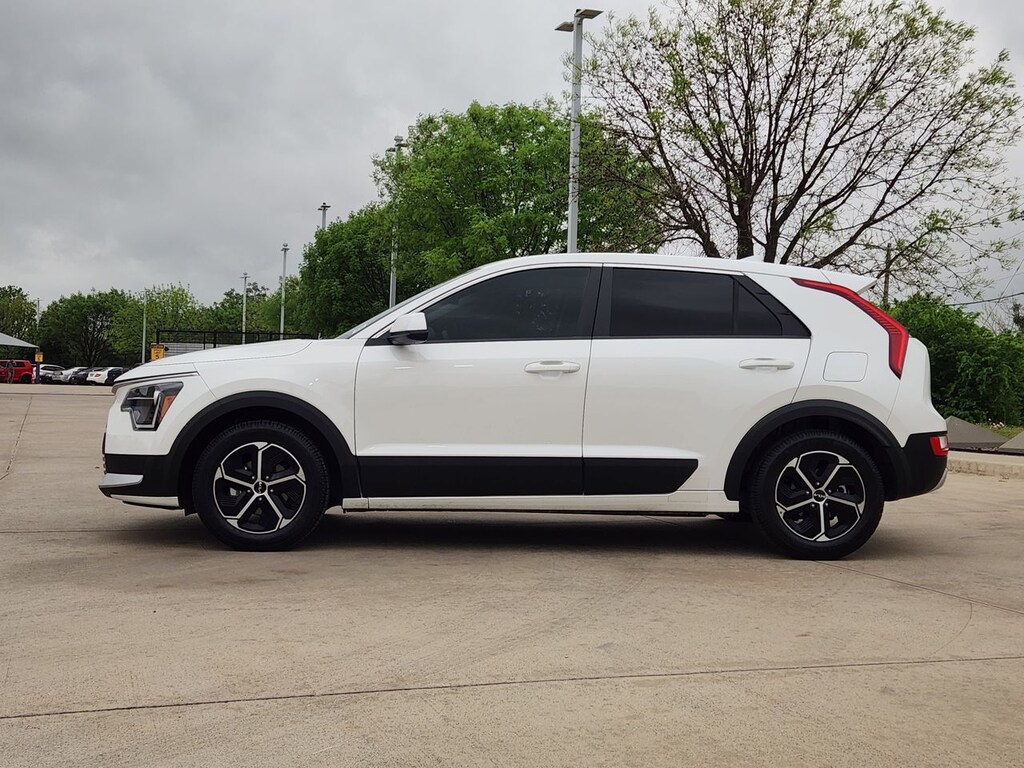 Used 2023 Kia Niro LX SUV