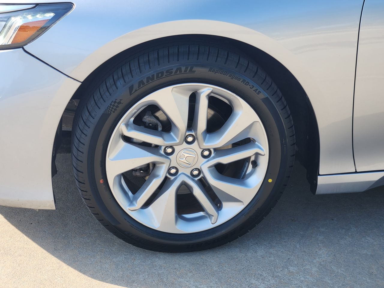 2020 Honda Accord LX - Photo 11