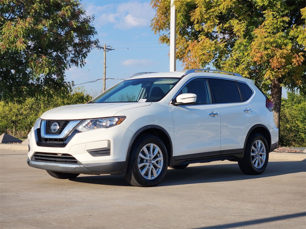 2019 Nissan Rogue SV photo 3
