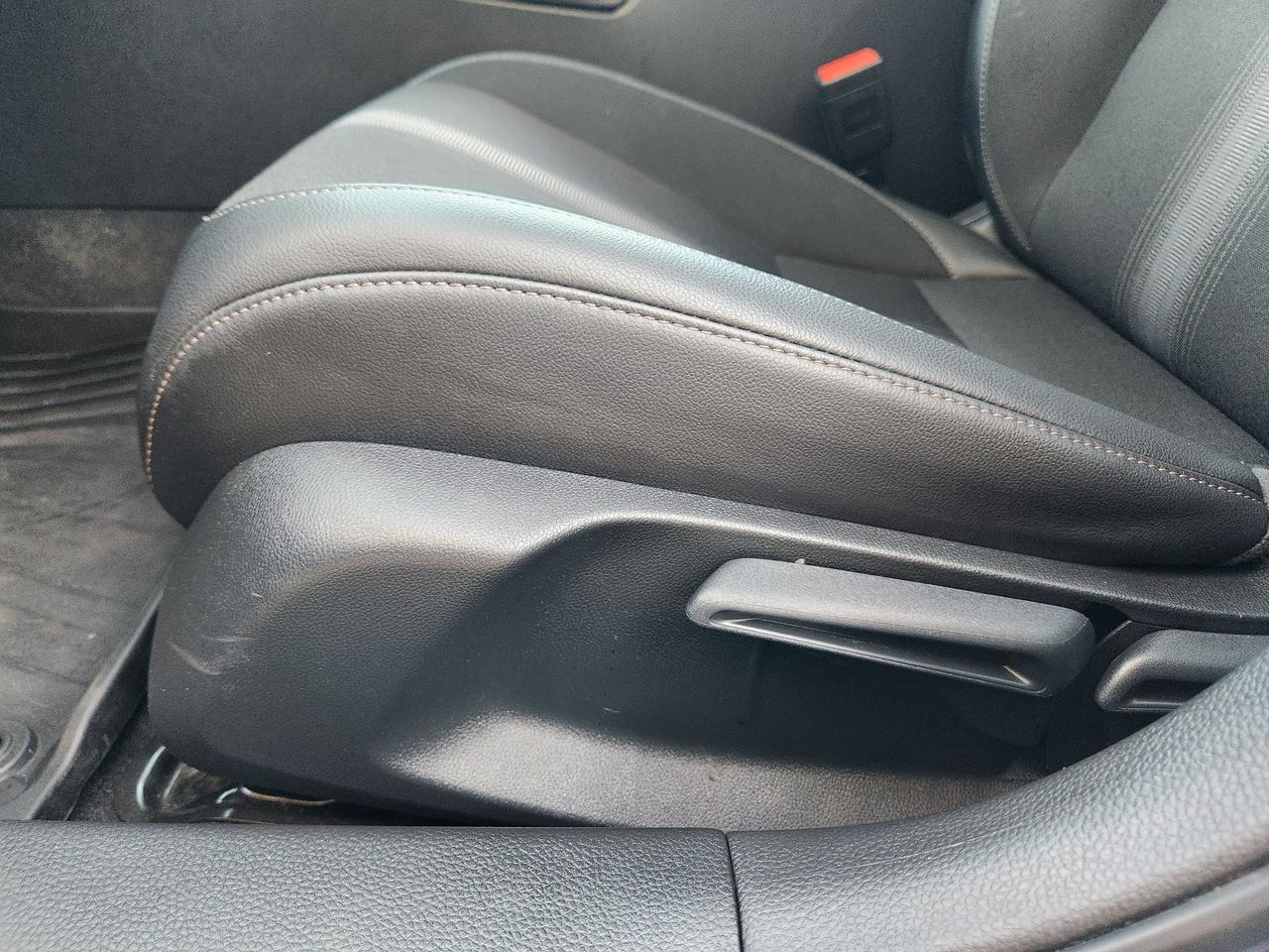 2025 Honda Civic Sport - Photo 23
