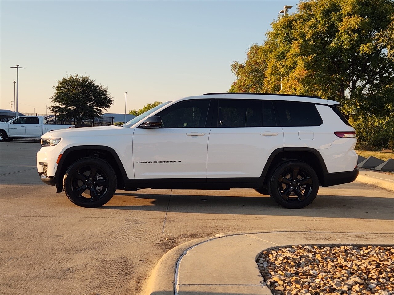 2024 Jeep Grand Cherokee Limited photo 4
