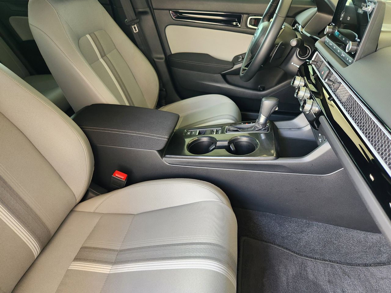 2025 Honda Civic Hatchback Sport - Photo 13