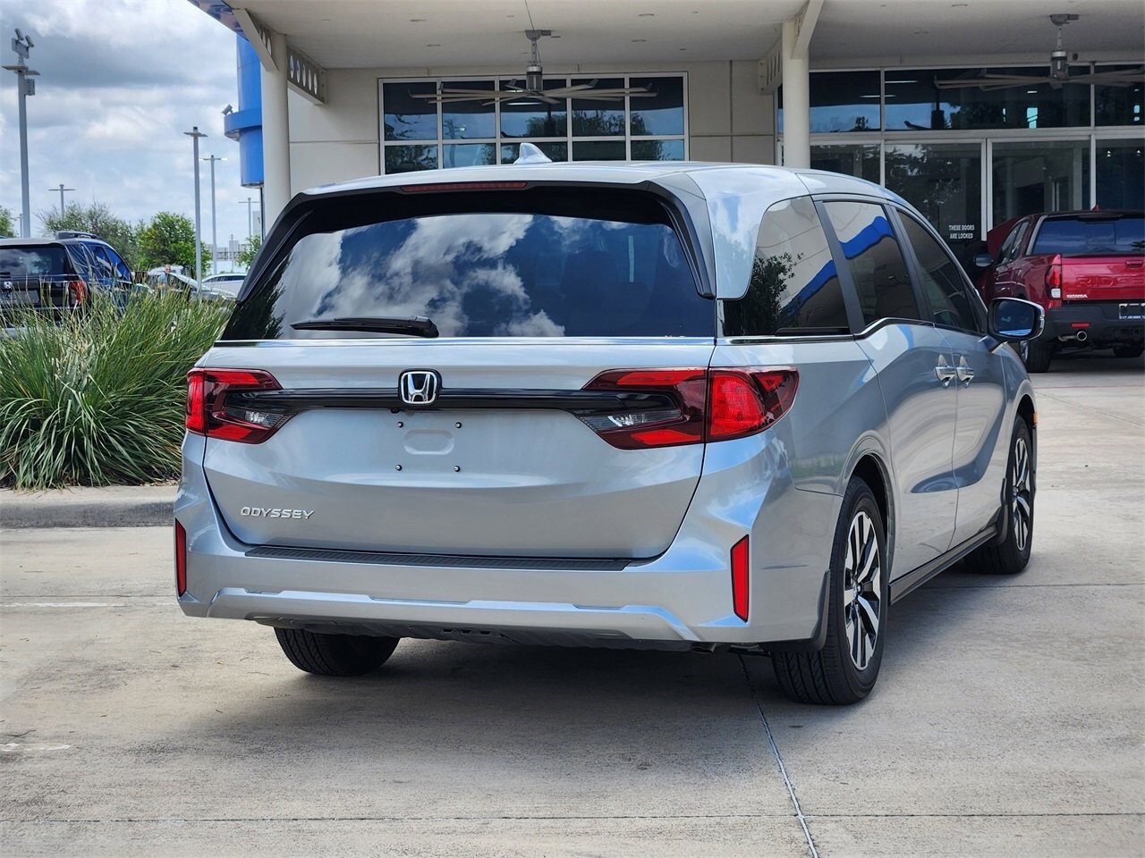 2026 Honda Odyssey EX-L photo 2